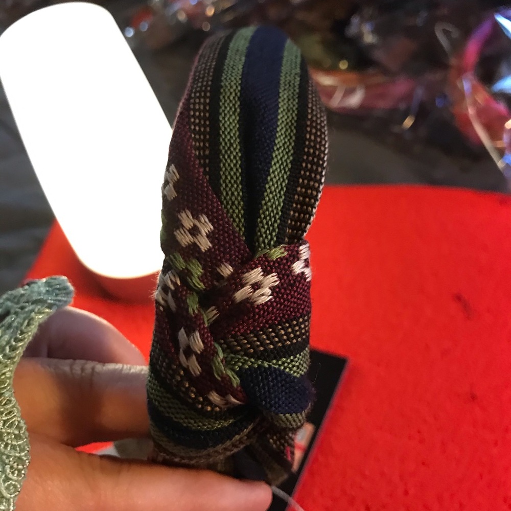 3/$20 Hair Accessory Bundle - Picture 3 of 5
